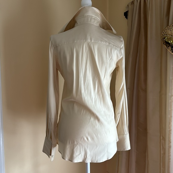 Off white Silk & Lycra wide collar blouse - Picture 2 of 3